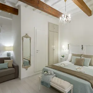 Apartment Accademia Gallery Charming, Florenz
