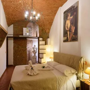 Apartment Secret Suite: A Dream Came True In, Florenz