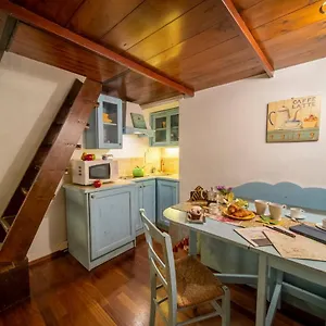 Wonderful Romantic Studio Ponte Vecchio Area Apartment